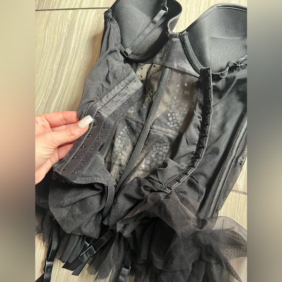 NWOT 🖤 Victoria’s Secret VS Size 34C Boned Mesh Push Up Bustier w/ Garters - Picture 4 of 10